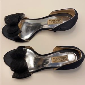 Badgley Mischka Black Satin Silver Trim Bow heels